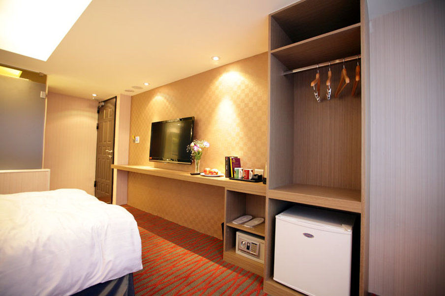 RF Hotel - Zhongxiao Tajpej Buitenkant foto